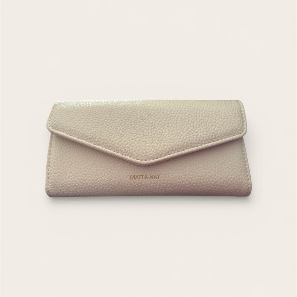 Matt & Nat Pebbled Cream Envelope Clutch Wallet